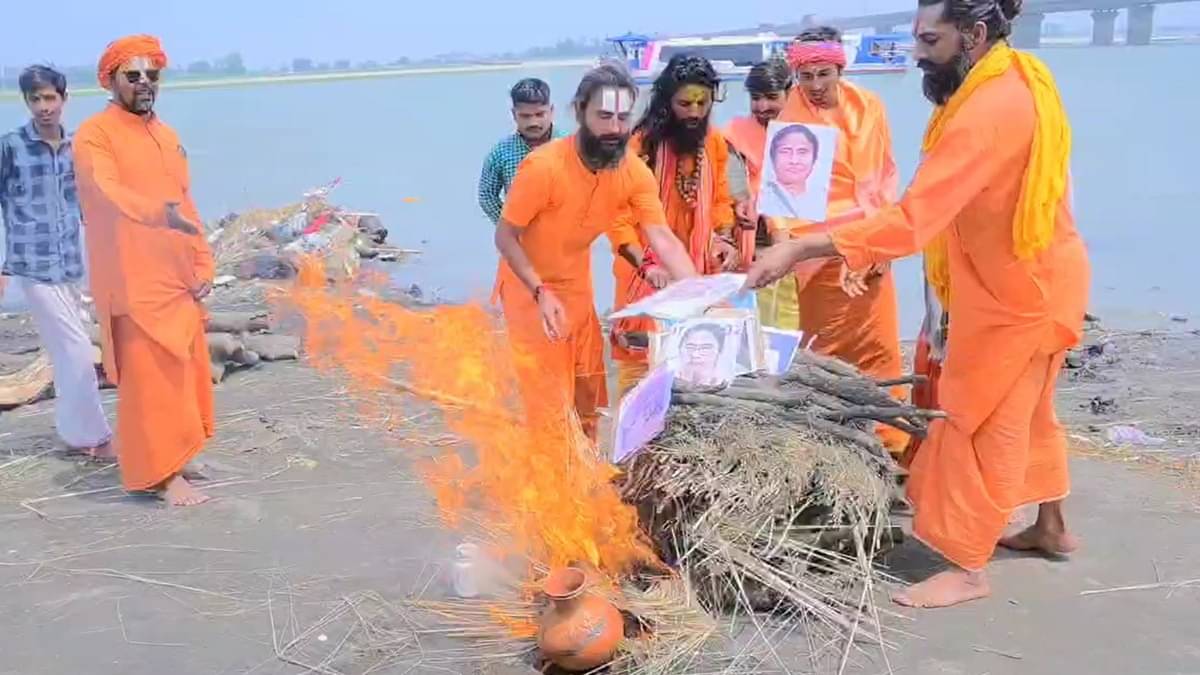Hindu-saints-protest-against-mamata-banerjee-murshidabad-riots