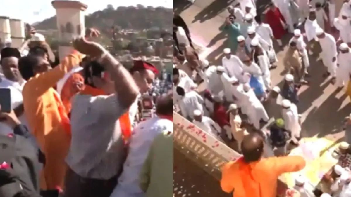 Hindus showered flowers on namazis