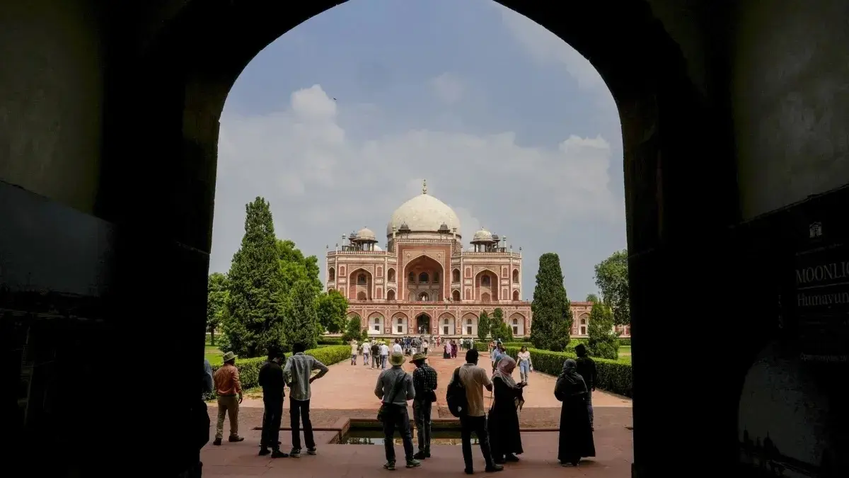 Historic Humayun Tomb's Wall Collapses In Delhi: 6 Dead, Several Injured Historic Humayun Tomb's Wall Collapses In Delhi: 6 Dead, Several Injured