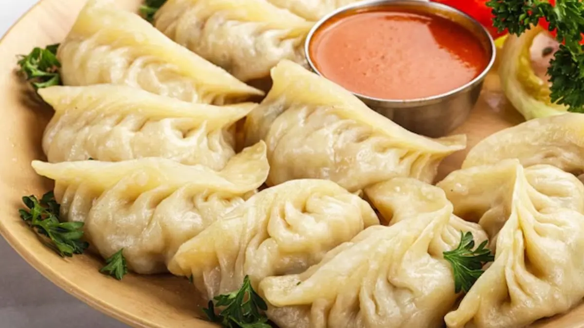 Cheese Momos Recipe: सर्दी के मौसम में मुंह में पानी ला देंगे गरमागरम चीज वाले मोमोज, जानें घर पर बनाने के लिए रेस्टोरेंट वाली रेसिपी homemade cheese momos recipe in hindi quick and easy snacks for evening