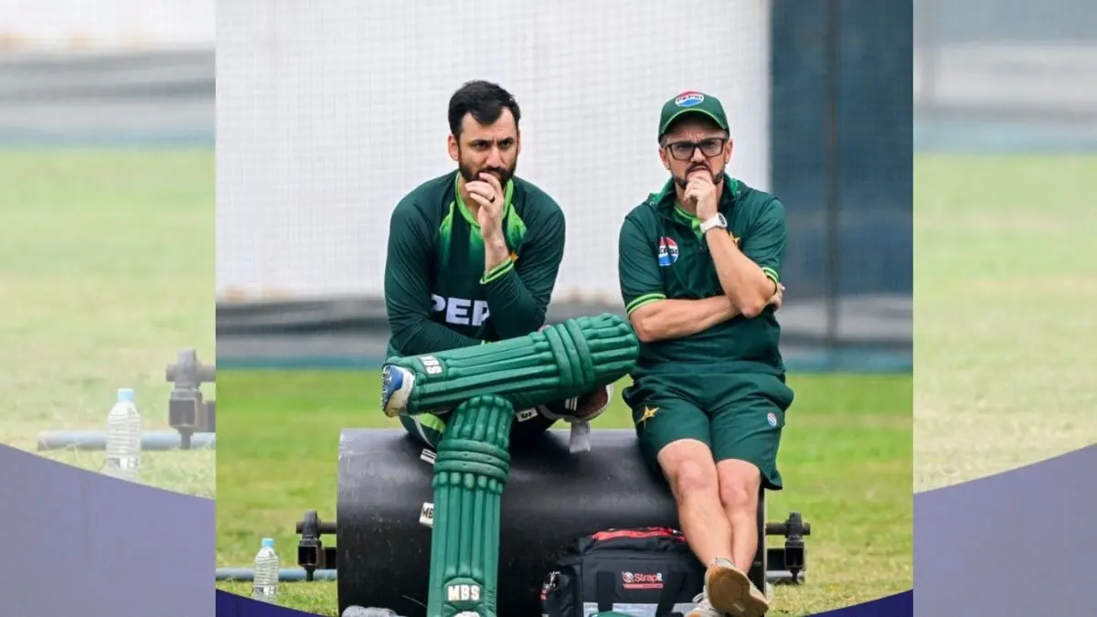 T20 World Cup: पाकिस्तान की नैया फिर डुबोएगा 'फर्जी किंग' बाबर, इंग्लैंड से हारने के बाद क्या है सेमीफाइनल पहुंचने का नया समीकरण? how pakistan can qualify t20 world cup 2026 semi final after defeat from england