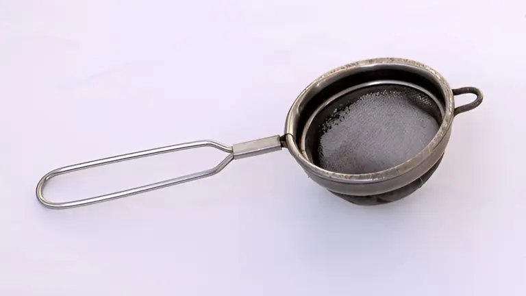 Dirty Tea Strainer: काली पड़ी गंदी चाय की छन्नी को साफ करने के लिए मुफ्त का ये नुस्खा आएगा काम, बिना घिसे दिखेगी नई जैसी how to clean black and dirty tea strainers using home remedy chai ki channi saaf karne ka tarika