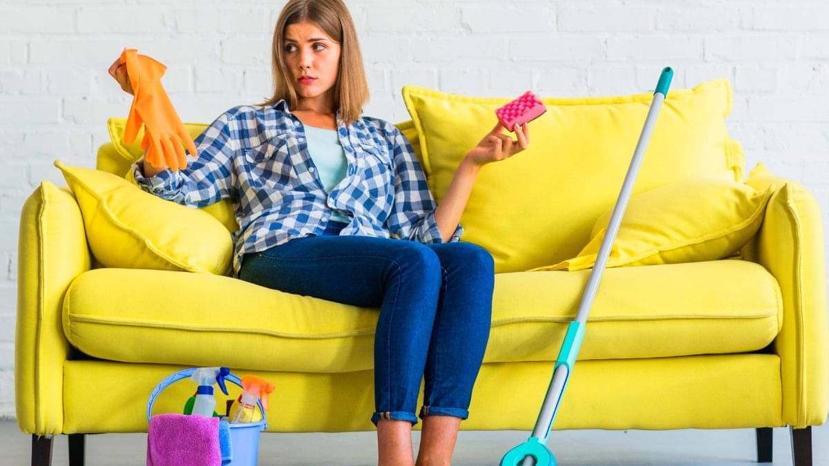 how to clean smelly sofa at home during rainy season