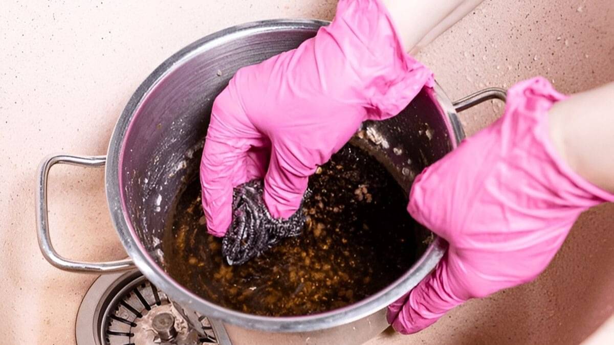 how to remove burnt food stains from pressure cooker