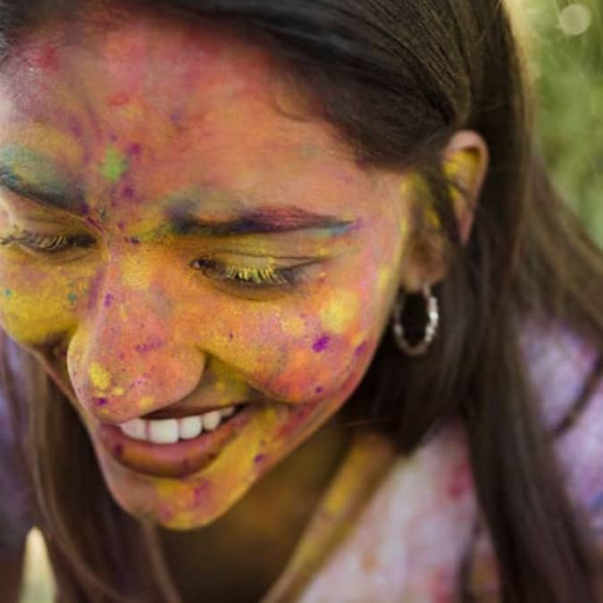 How to remove Holi colours safely?
