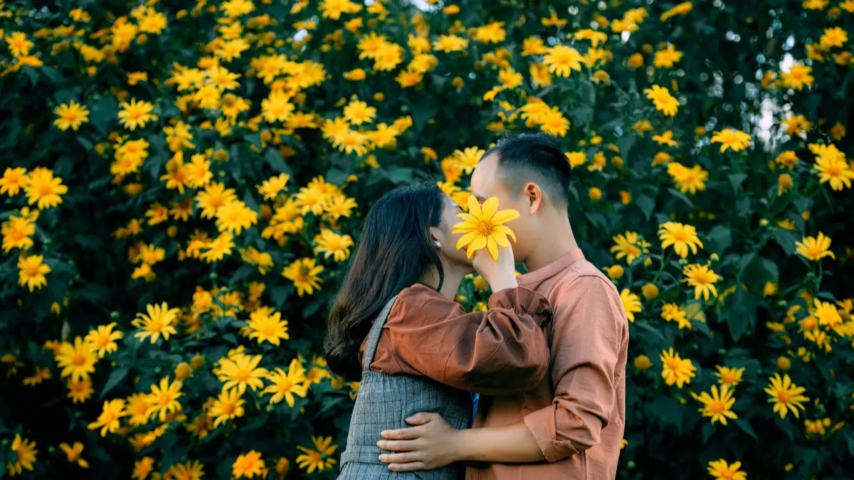 Happy Hug Day 2026: Wishes, Messages, Quotes, Images To Send Your Lover On WhatsApp, Facebook And Instagram Happy Hug Day 2026