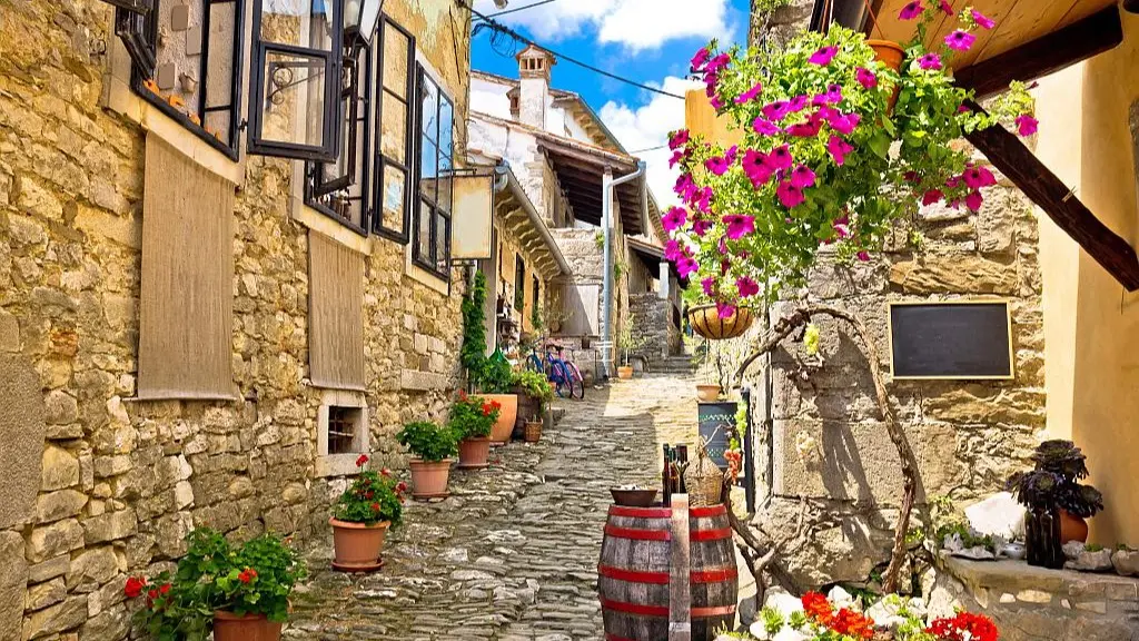 Explore the World's Smallest Town: Home to Just 52 Residents and a Single Road Hum