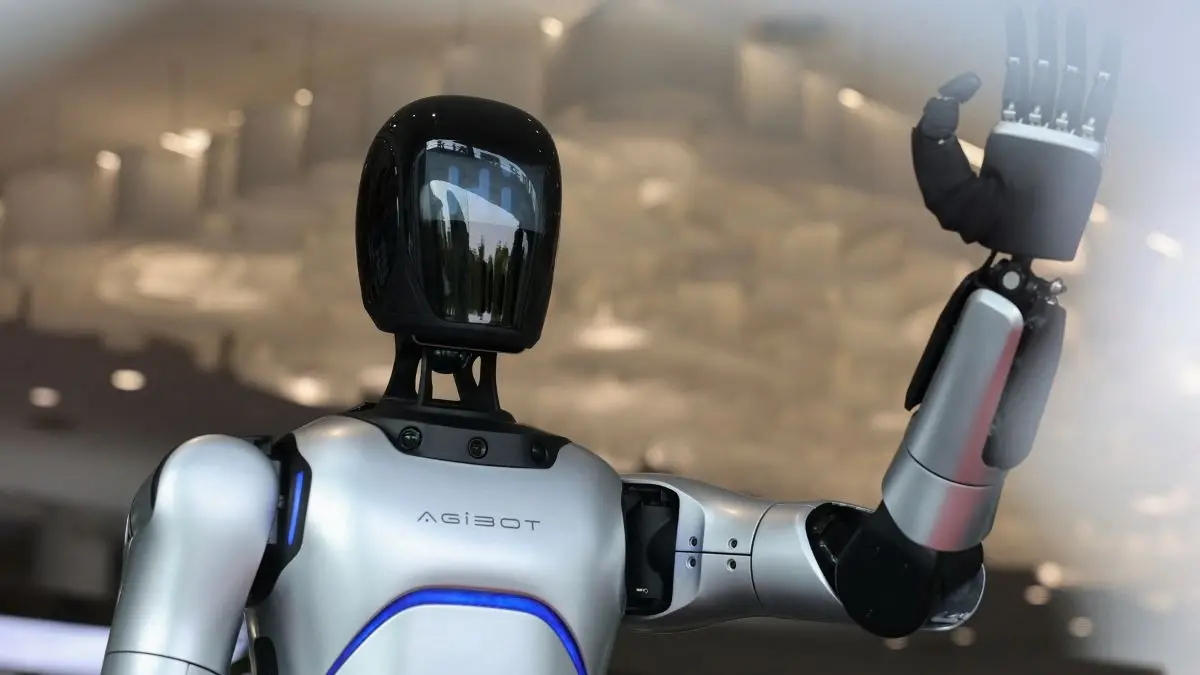 China Reportedly Begins Mass-Producing Humanoid Robots As Elon Musk Watches humanoid robot