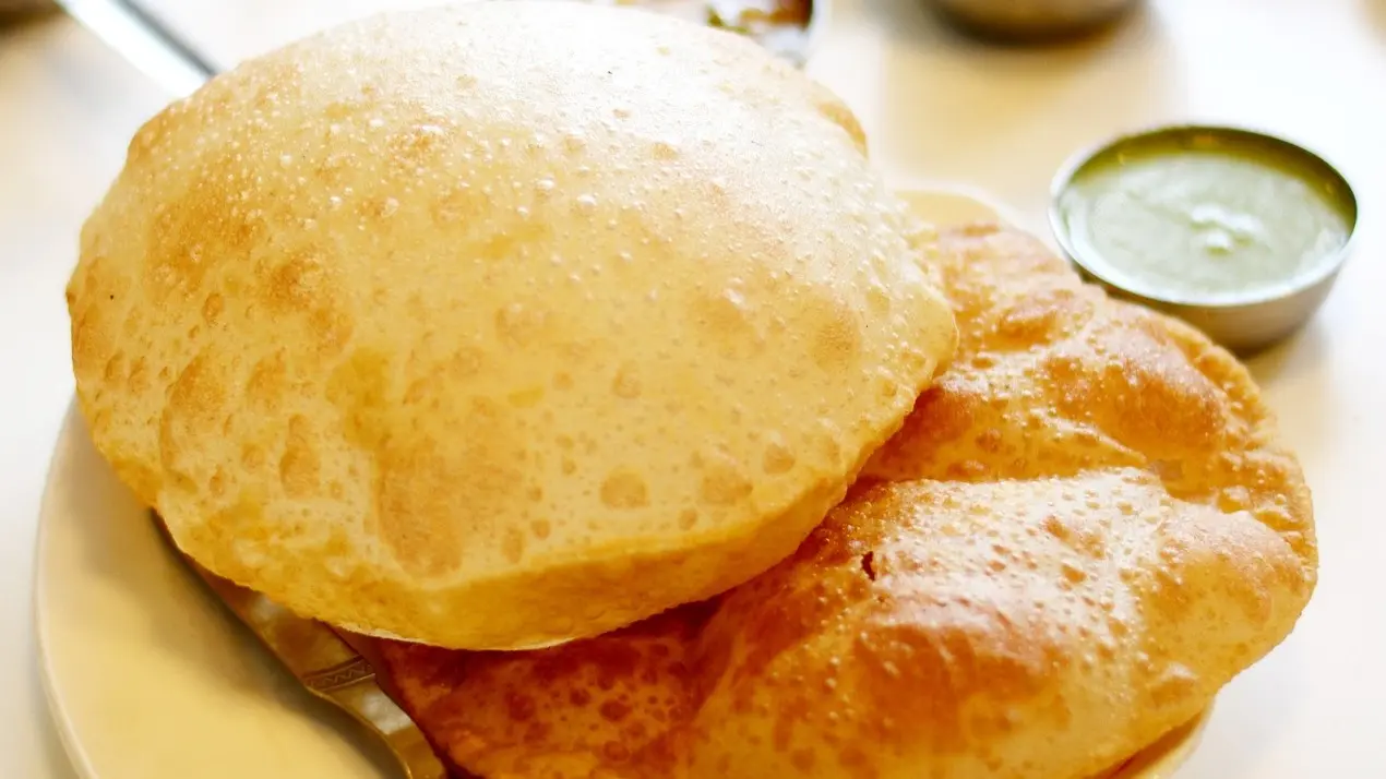 hyderabad 11 year student eat three poori together in school lunch dies choking