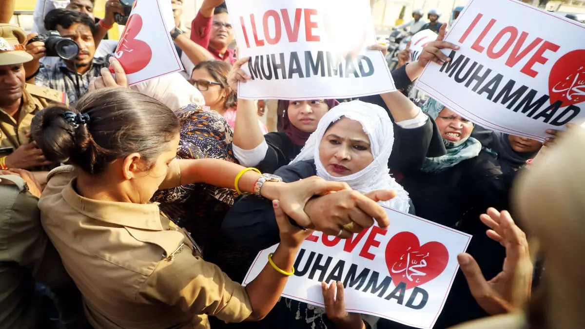 Stone Pelting Triggers Lathi Charge in Bareilly Amid ‘I Love Muhammad’ Row 'I Love Muhammad' Protest Turns Violent in Bareilly