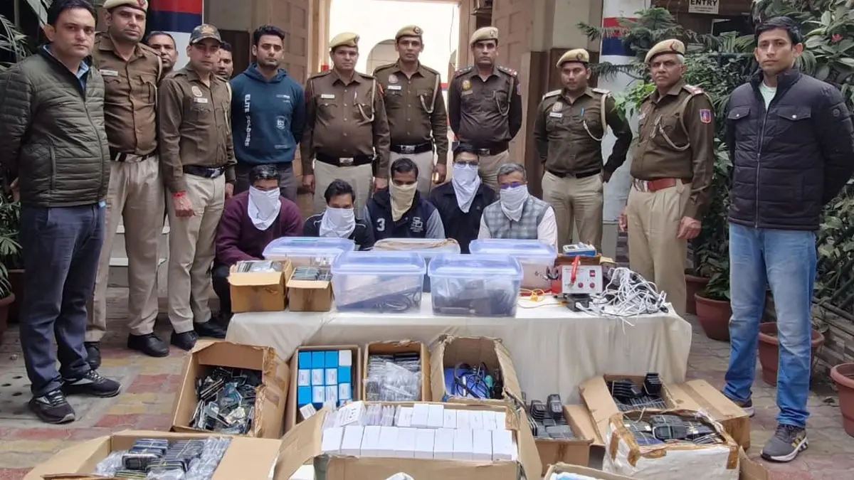 Illegal Mobile Factory Busted in Karol Bagh During Operation 'CYBERHAWK', Five Arrested for IMEI Tampering Illegal Mobile Factory Busted in Karol Bagh During Operation 'CYBERHAWK', Five Arrested for IMEI Tampering