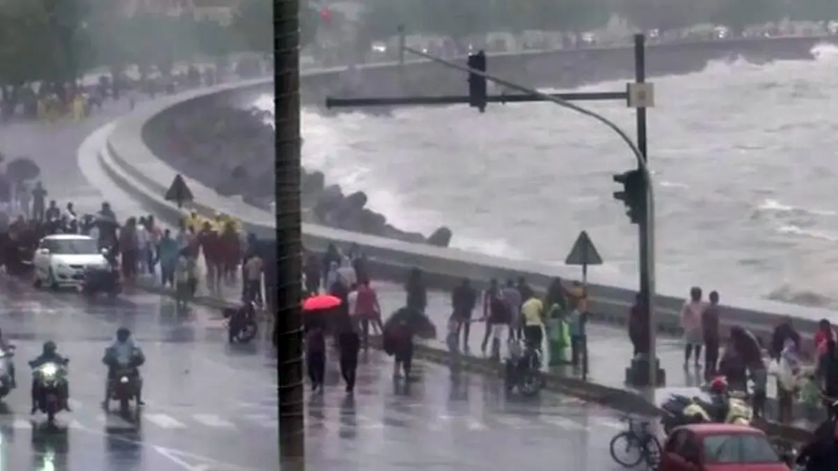 Orange Alert Issued for Heavy to Very Heavy Rainfall in Mumbai, Thane, and Palgharand; Check IMD's Rainfall Alert Across India IMD Issues Orange Alert For Mumbai, Thane, Palgharand