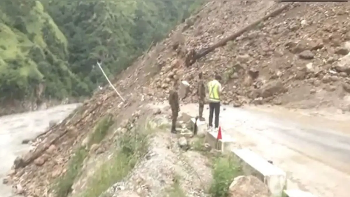 IMD Issues Red And Orange Alerts in Himachal Pradesh, Chandigarh-Manali Highway Closed After Landslide IMD Issues Red & Orange Alerts in Himachal, Chandigarh-Manali Highway closed After Landslide