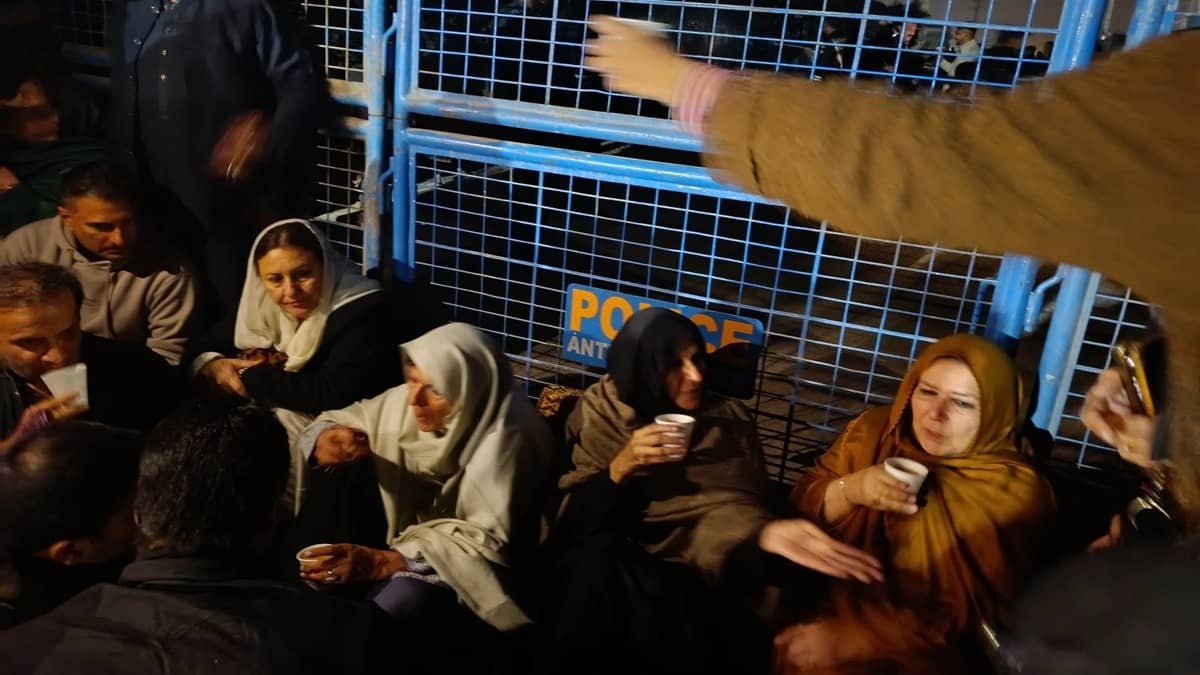  Imran Khan’s Sisters Stage Protest Outside Adiala Jail Citing 'Mental Torture'