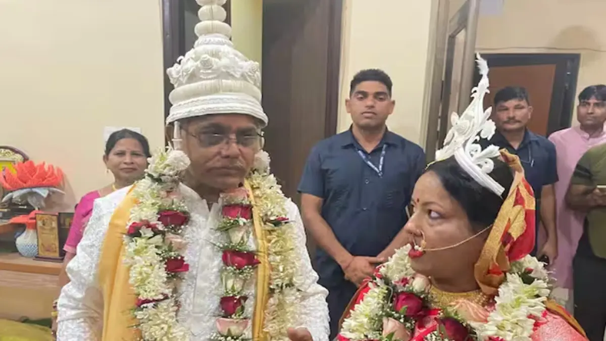 BJP Leader Dilip Ghosh Marries Rinku Majumdar in Low-Key Ceremony, First Photos Out In Photos: Dilip Ghosh Weds Rinku Majumdar in a Private Ceremony
