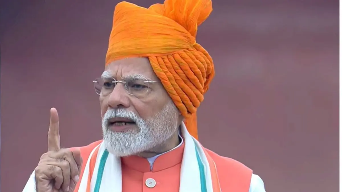 राजघाट से लाल किले की प्राचीर से झंडे फहराने तक... 79वें स्वतंत्रता दिवस पर PM मोदी के अलग-अलग अंदाज Independence Day 2025 PM Modi Turban