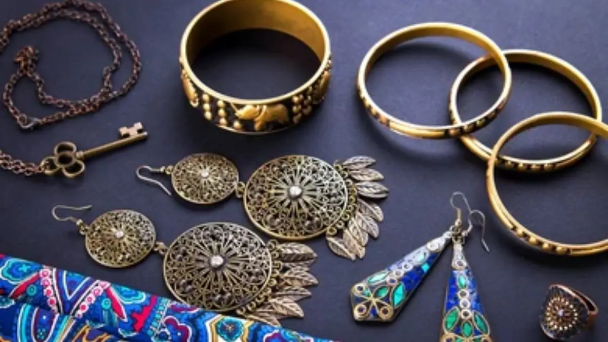 Facelet: Bracelet For Face Is The New Fashion Must-Have Accessory India accessories get a new addition