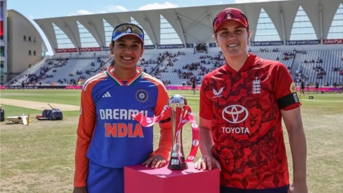 India and England skippers pose with the trophy ahead of the 1st T20I match at Trent Bridge