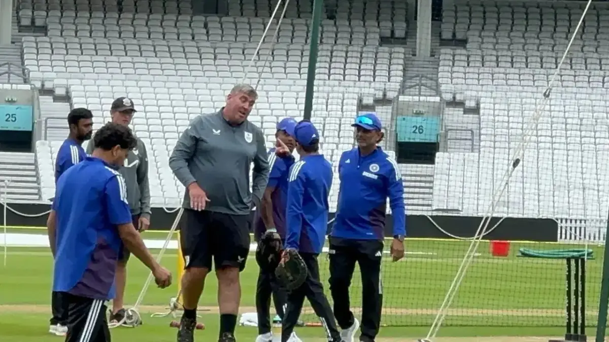 India coach has argument with Oval pitch curator