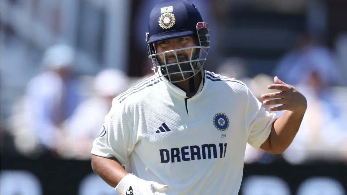 IND vs ENG - Team India Coach Ryan ten Doeschate Offers Crucial Injury Update On Rishabh Pant Ahead Of Manchester Test: 'I Don't Think...' India keeper-batter Rishabh Pant during the Lord's Test against England