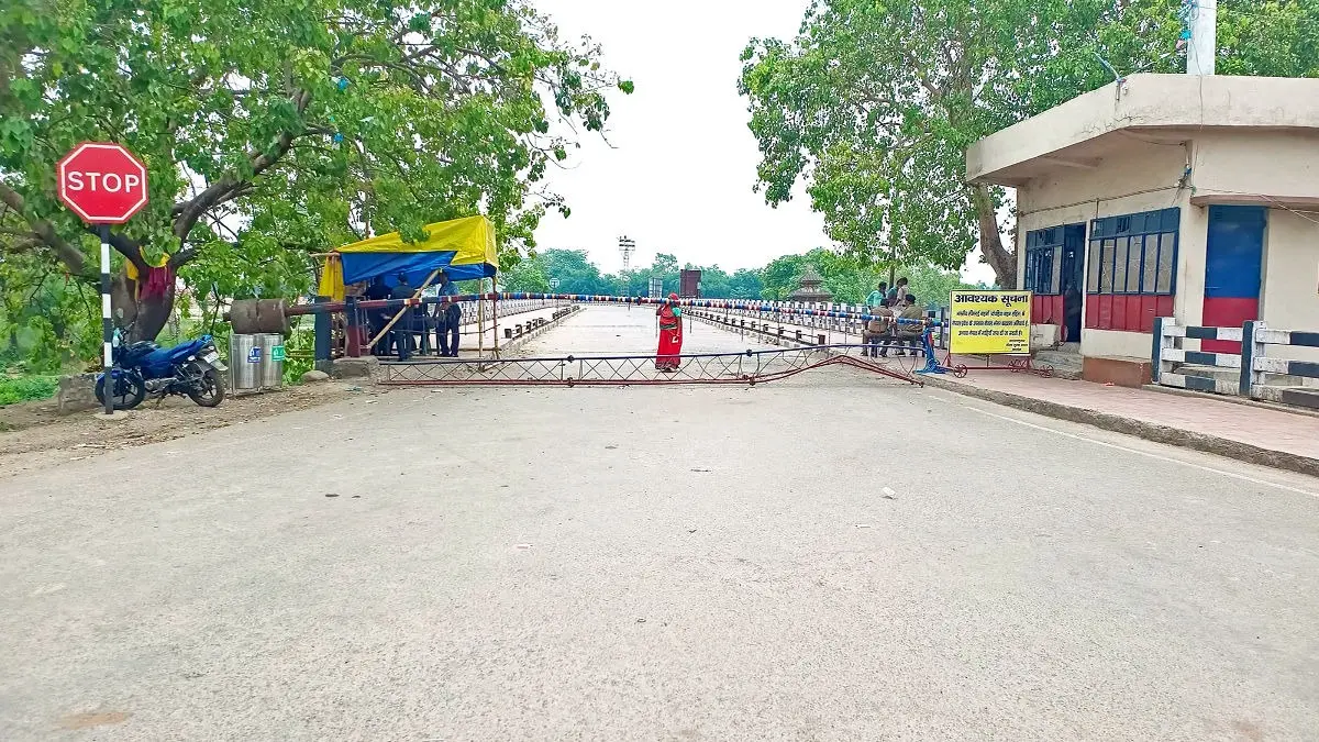 India-Nepal Border Closed Ahead of Bihar polls, Movement Halted at Birgunj-Raxaul Crossing India-Nepal border closed ahead of Bihar polls, movement halted at Birgunj-Raxaul crossing