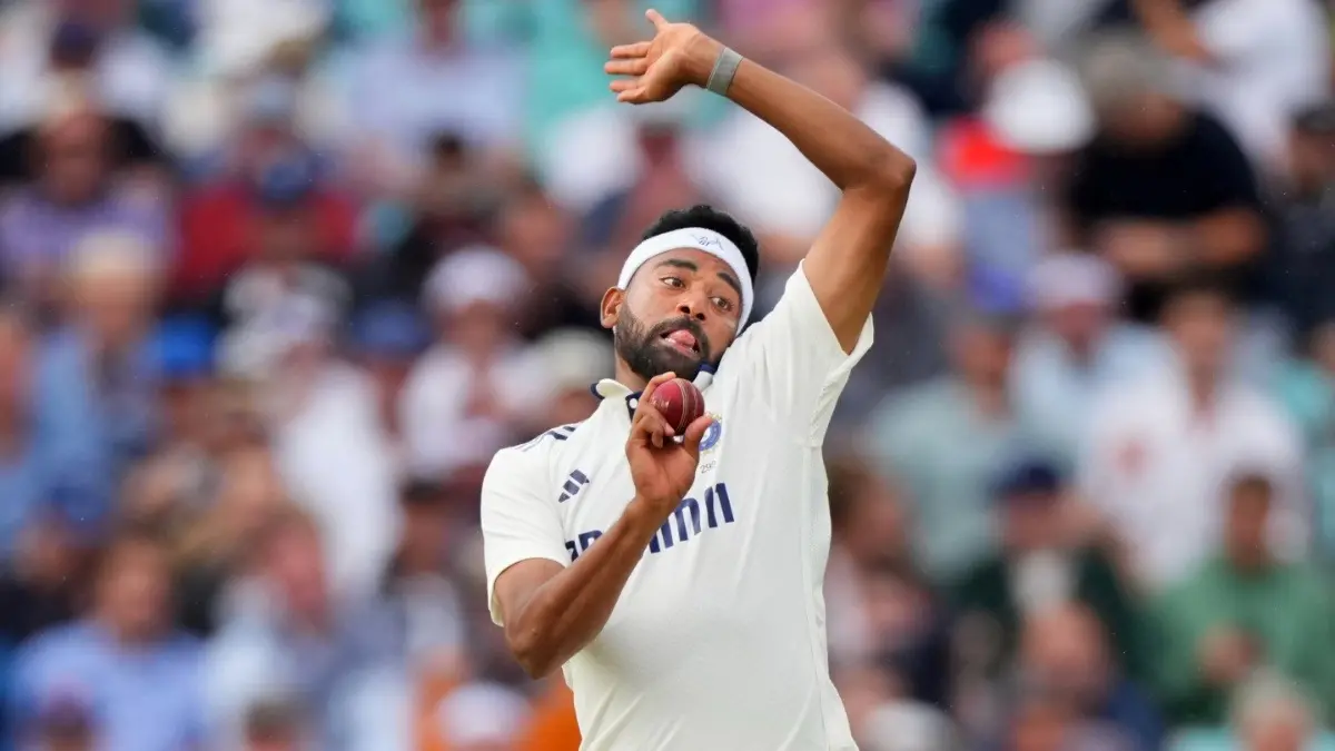 India pacer Mohammed Siraj in action on Day 02 in the Oval Test against England while wearing white headband