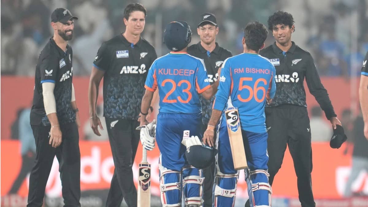 India's Kuldeep Yadav and Ravi Bishnoi congratulates New Zealand players in 4th T20I
