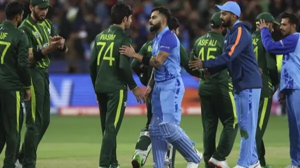 'We'll play without India': Pakistan pacer makes bold statement about Champions Trophy 2025 Indian and Pakistan players shaking hands