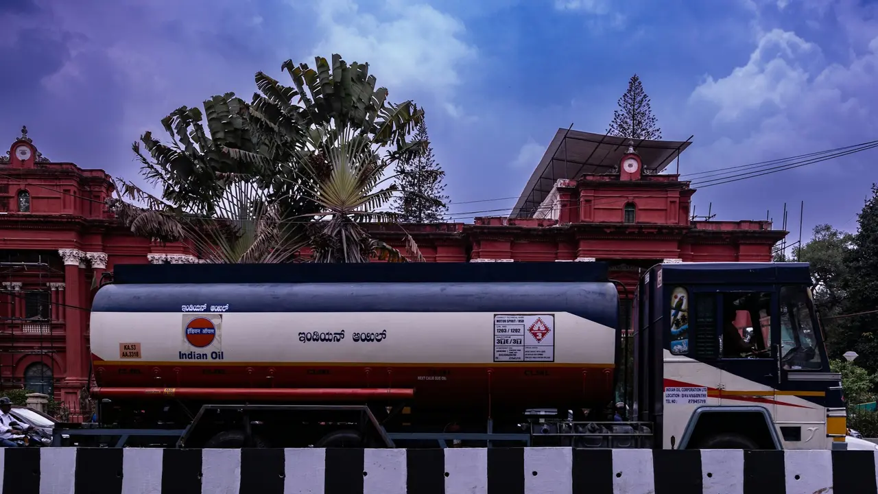 Indian Oil Q1 net profit falls 45% to Rs 2,643 crore, revenue slumps 1.8% Indian Oil