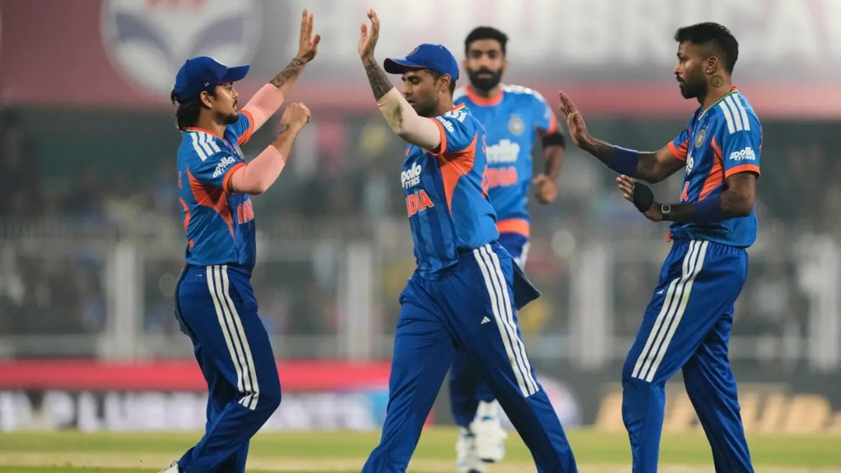 Indian players celebrating after taking a wicket against New Zealand in 3rd T20I