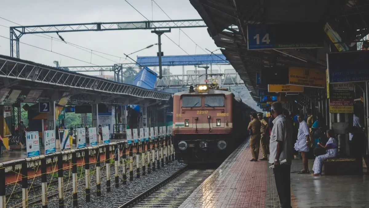 Indian Railways: Platform Ticket Sales Suspended at 15 Major Stations for Diwali, Chhath Puja 2025