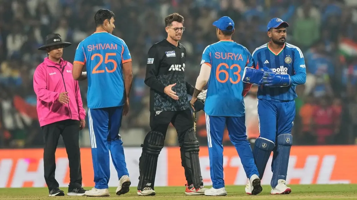 Indian squad greeting New Zealand captain Mitchel Santner