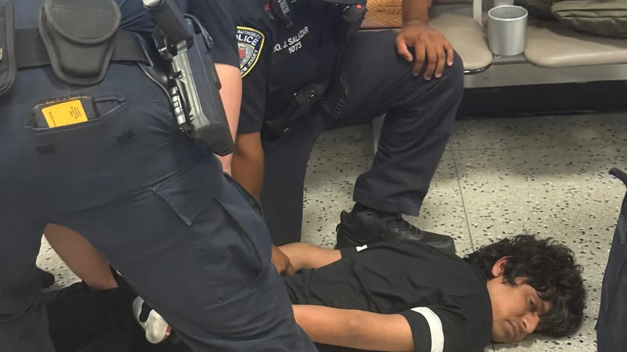 ’Treated Like Animals': Shocking Video Shows Indian Student At Receiving End Of US Immigration Authorities Indian Student Treated As An Animal At USA's Newark Airport