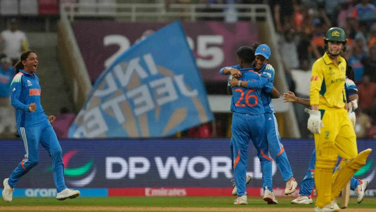 Indian team celebrates the fall of Alyssa Healy's wicket