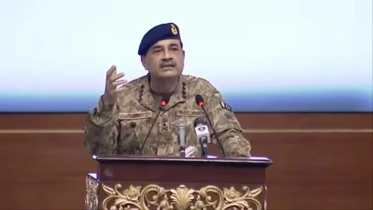 Indians Solidly Put Pak Army Chief in His Place After Hindu Hate Comment