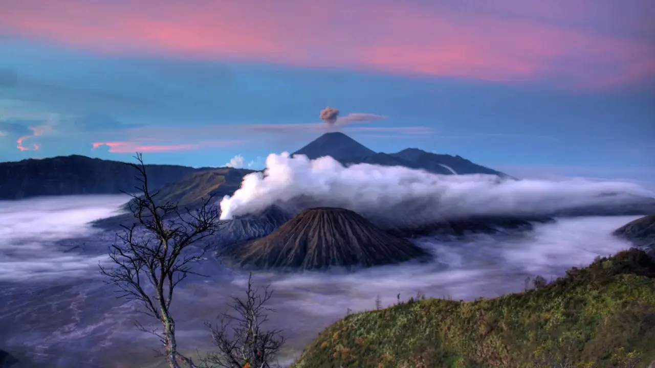 Tourism Boost: Indonesia Announces Visa-Free Travel To 96 Countries Indonesia