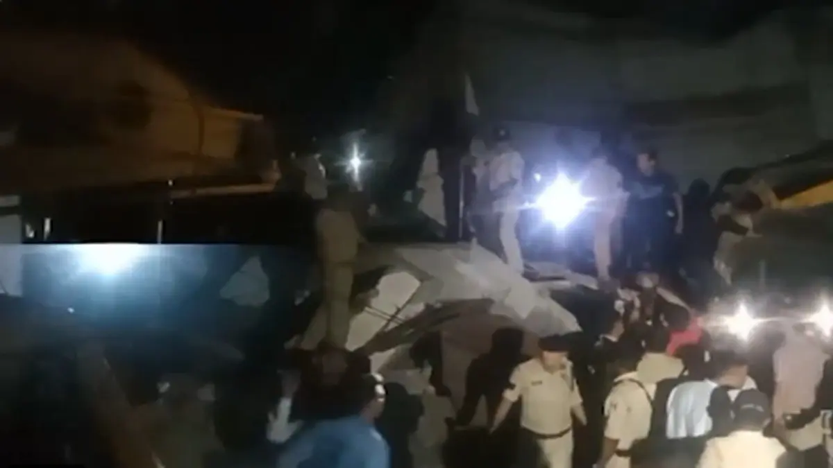 Indore Building Collapse: Five-Storey Structure Crumbles In Ranipura, Several Feared Trapped Indore Building Collapse: Five-Storey Structure Crumbles In Ranipura, Several Feared Trapped