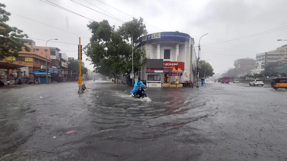 Chennai Faces Cyclone Fengal's Aftermath: Flooding, Hospital Inundation, Relief Efforts Underway Intersection at Anna Salai and General Patters Road severely inundated following heavy rainfall triggered by Cyclone Fengal, in Chennai