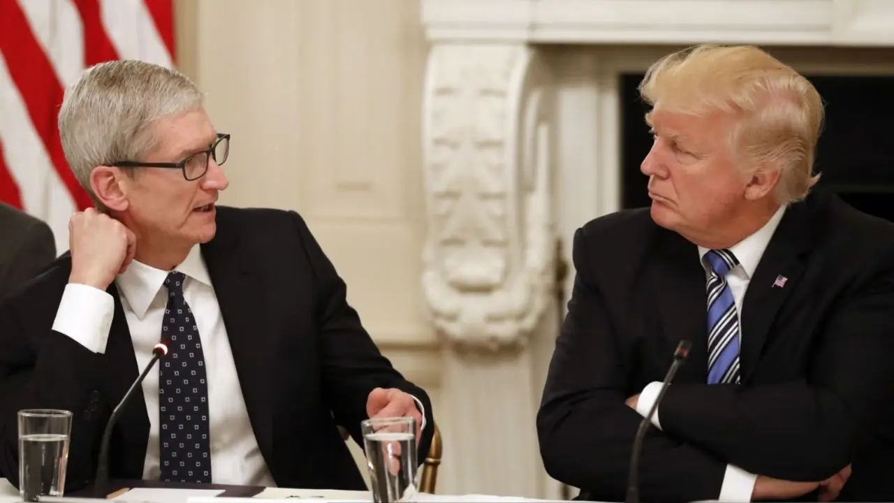 iPhone Apple Tim Kook Donald Trump