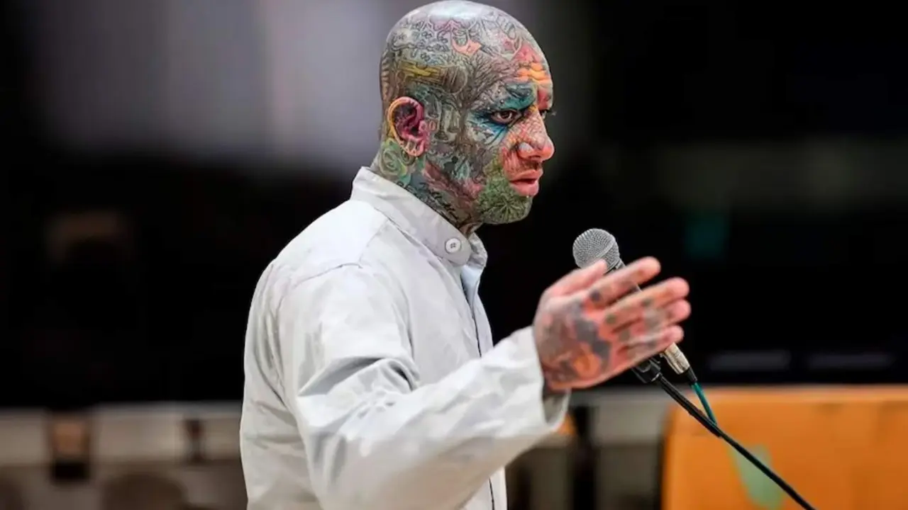 Iran Awards Death Sentence to Singer for 'Insulting' Prophet Muhammed