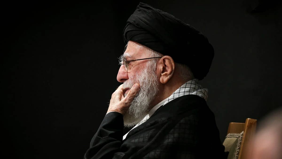 ईरान में कहर बरसा रहा इजरायल, सुप्रीम लीडर के बाद अब खामेनेई की पत्नी की भी मौत