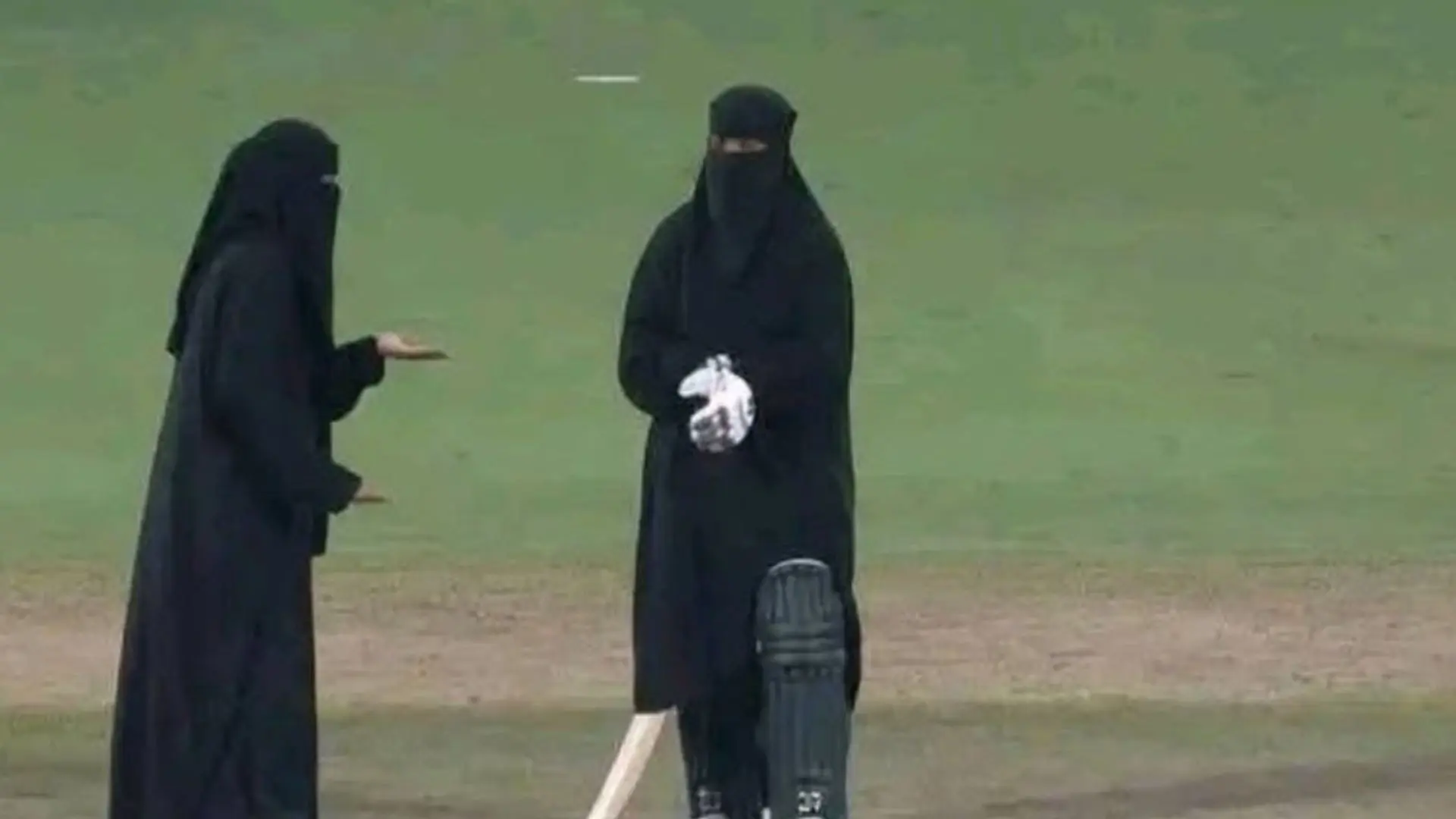 Is Bangladesh team playing in a burqa in womens world cup 2025 know viral photos truth