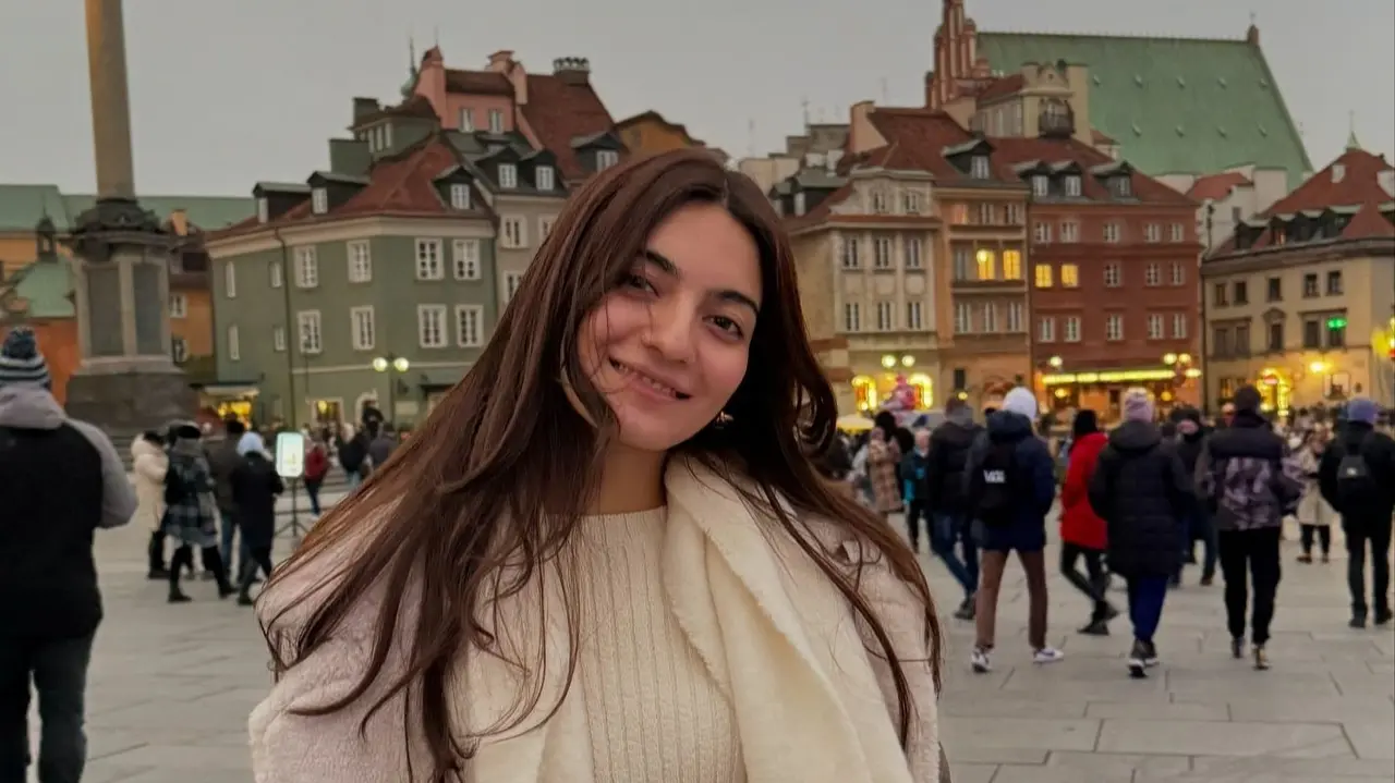 Oscar Hopeful Laapataa Ladies Star Pratibha Ranta Sparks Dating Buzz With Mystery Man Is Laapataa Ladies actor Pratibha Ranta dating this guy?