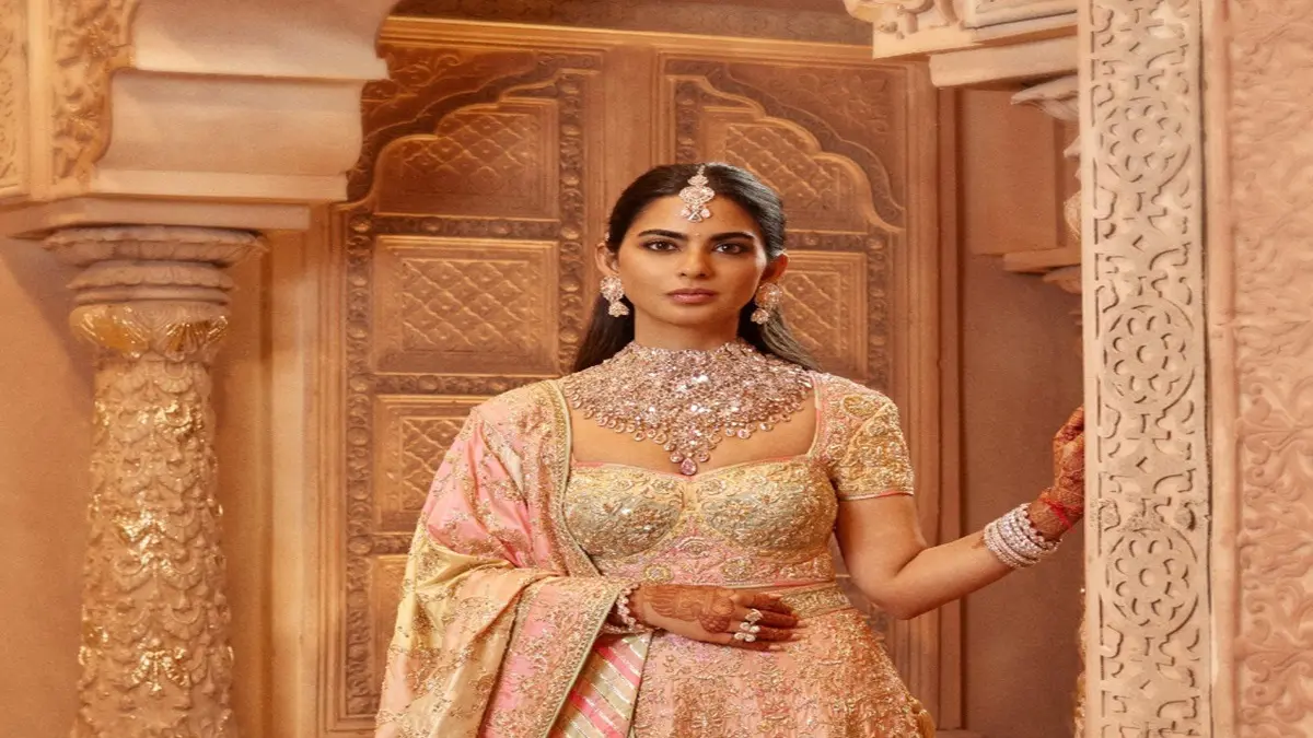 Isha Ambani's Heart-Shaped Portrait Cut Diamond Necklace Took 4000 Hours to Make Isha Ambani at Anant-Radhika Wedding