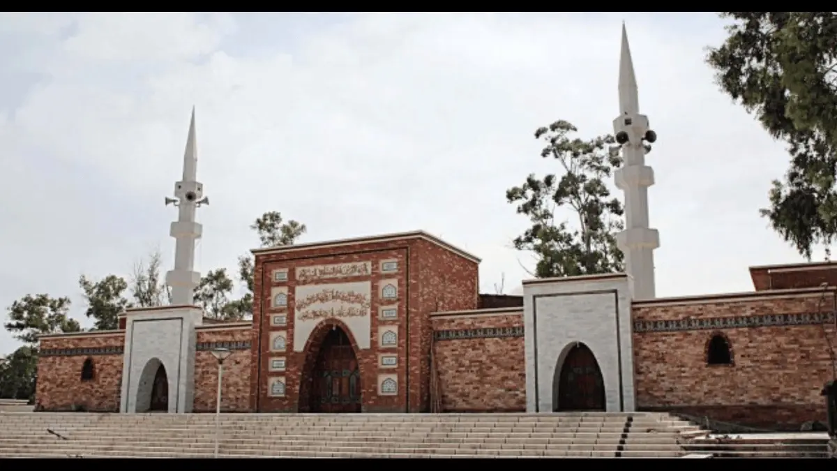 Pakistan Mosque Imam Asks Worshippers If They Back War With India, Crowd's Reaction Will Shock You Islamabad's Lal Masjid