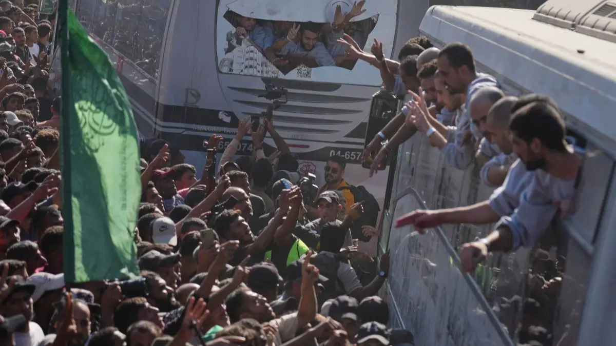 Israel Frees 1,900 Palestinian Prisoners