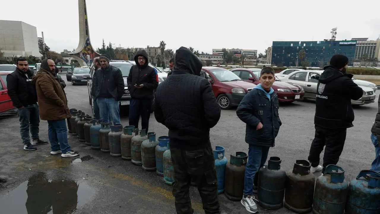 israeli airstrike kills 11 near syrian capital monitoring group