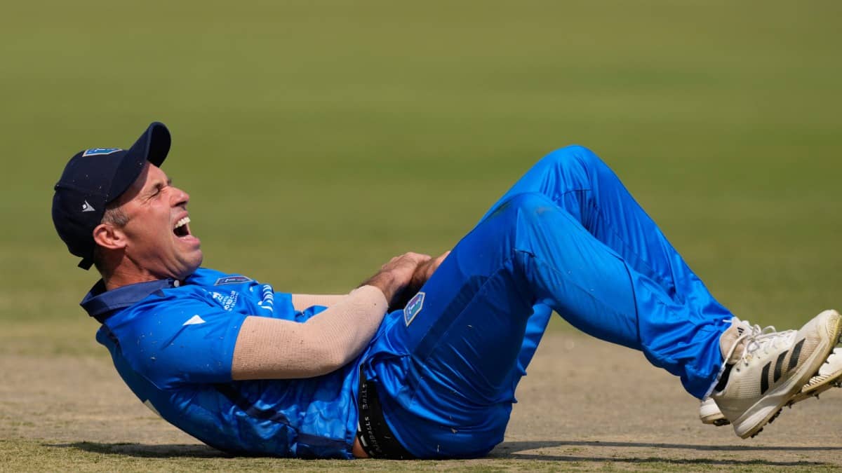 Italy captain Wayne Madsen suffers shoulder dislocation