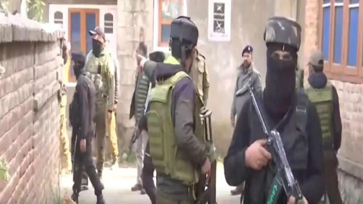 J-K: Anantnag Police Carry Out Raids Amid Massive Crackdown Against Banned Jamaat-e-Islami