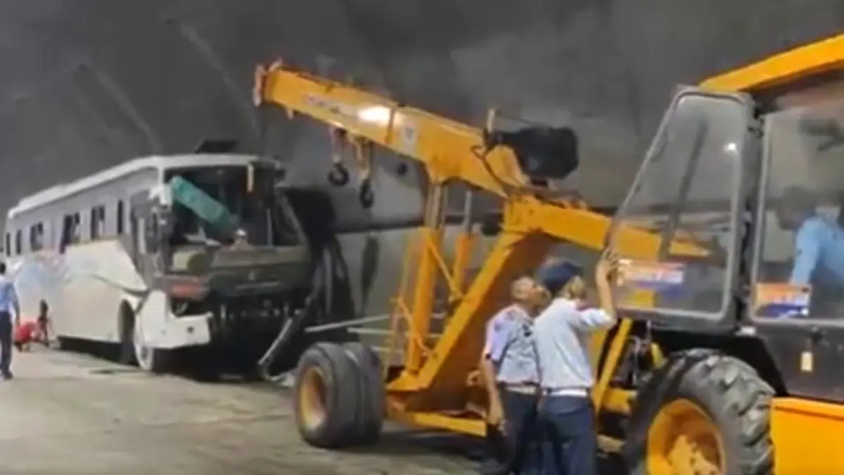 J-K: Bus carrying Amarnath pilgrims meets with accident, four injured